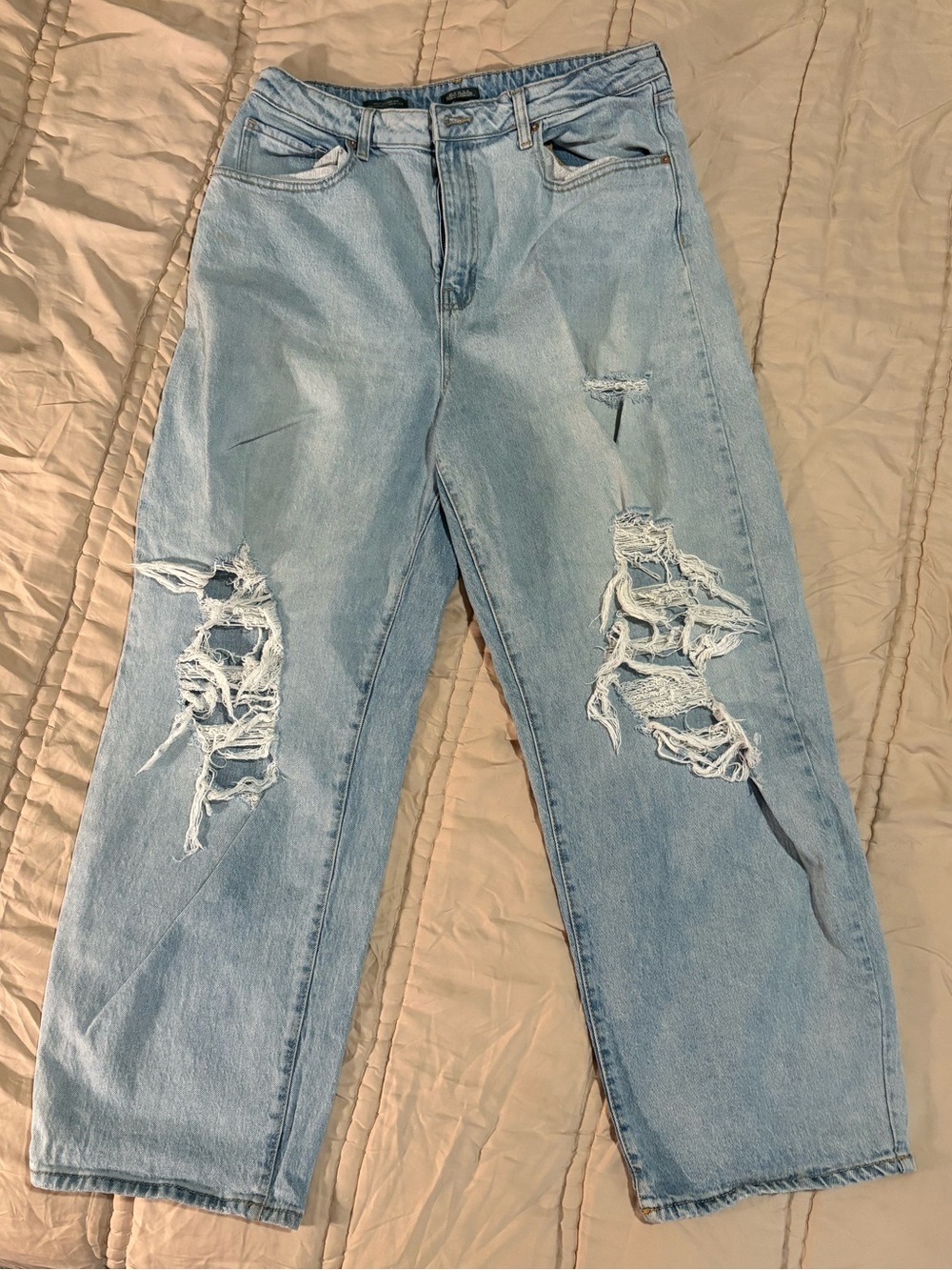 Wild Fable Women’s Light Blue Distressed High-Rise Jeans- light stretch